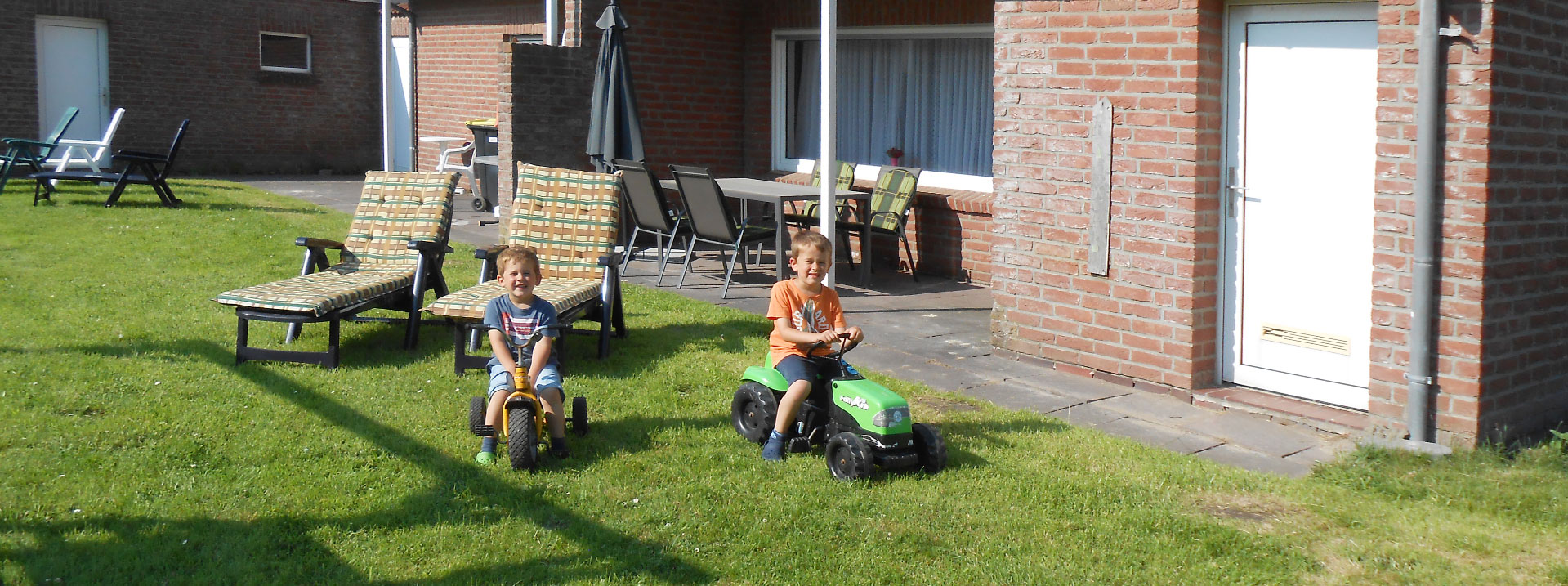 Wiese Kinder Ferienwohnung Braun Norddeich