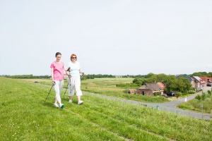 Nordic Walking auf dem Deich Tourismus Service Norddeich
